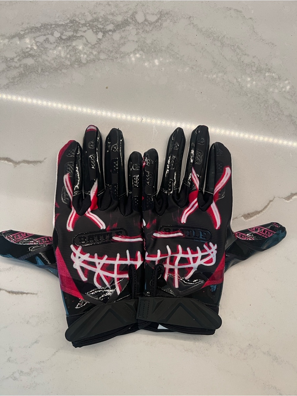Battle Chameleon Football Gloves